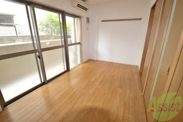 居室・リビング　ウォークインクローゼット付リビング！