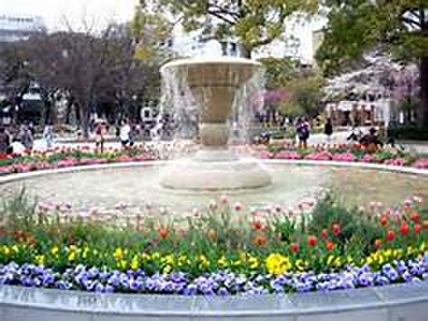 公園　横浜スタジアム公園（公園）まで400m