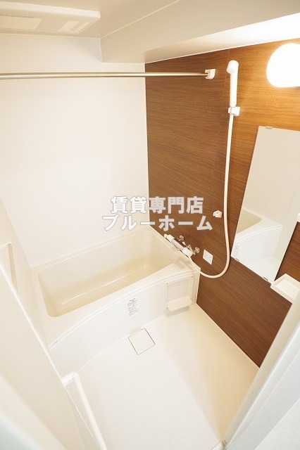 バス・シャワールーム　浴室乾燥付きバス！