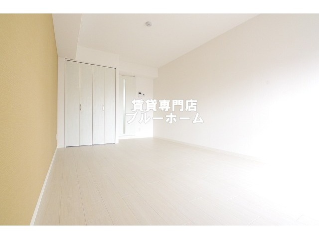 居室・リビング　9.3帖の明るい洋室！