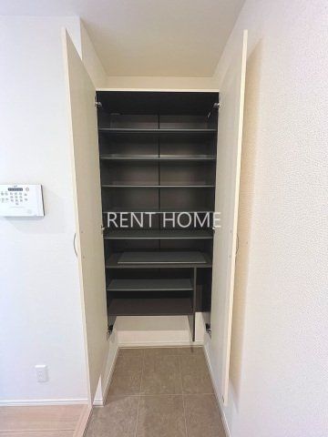 玄関　シューズボックスあります