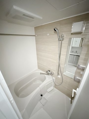 バス・シャワールーム　※別部屋参考写真