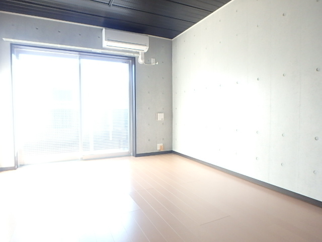 居室・リビング　６．７帖の洋室です♪