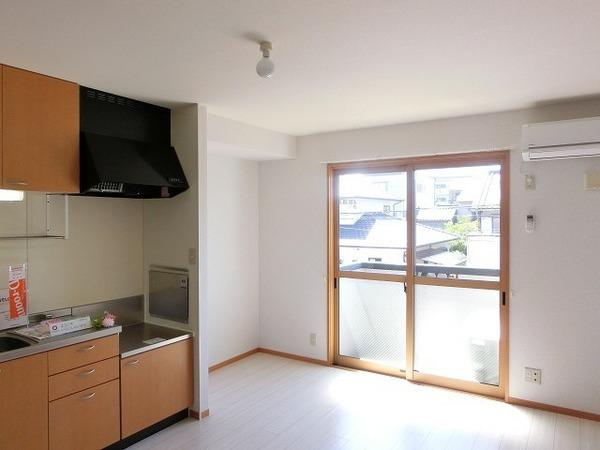 居室・リビング　明るいリビング！