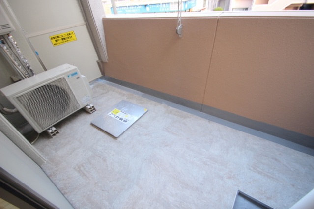 バルコニー　同物件別号室の写真です。