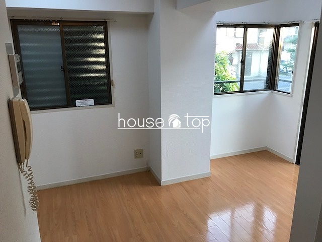 居室・リビング　明るいフローリングですね♪