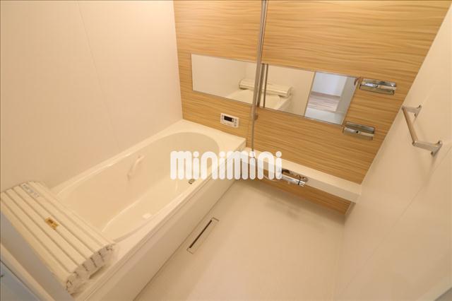 バス・シャワールーム　鏡付お風呂です。