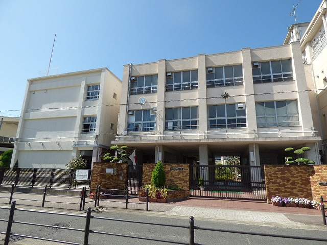 中学校　新生野中学校（中学校）まで781m