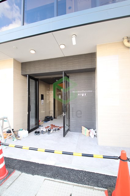 エントランス　落ち着いたエントランスです