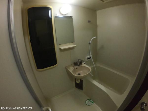 洗面設備　写真は別のお部屋のものです。