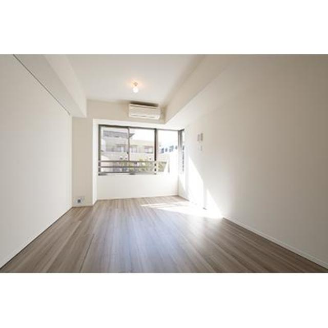 居室・リビング　※別部屋の参考写真です。