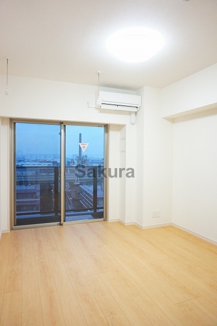 居室・リビング　エアコン付き・開放感のある室内♪