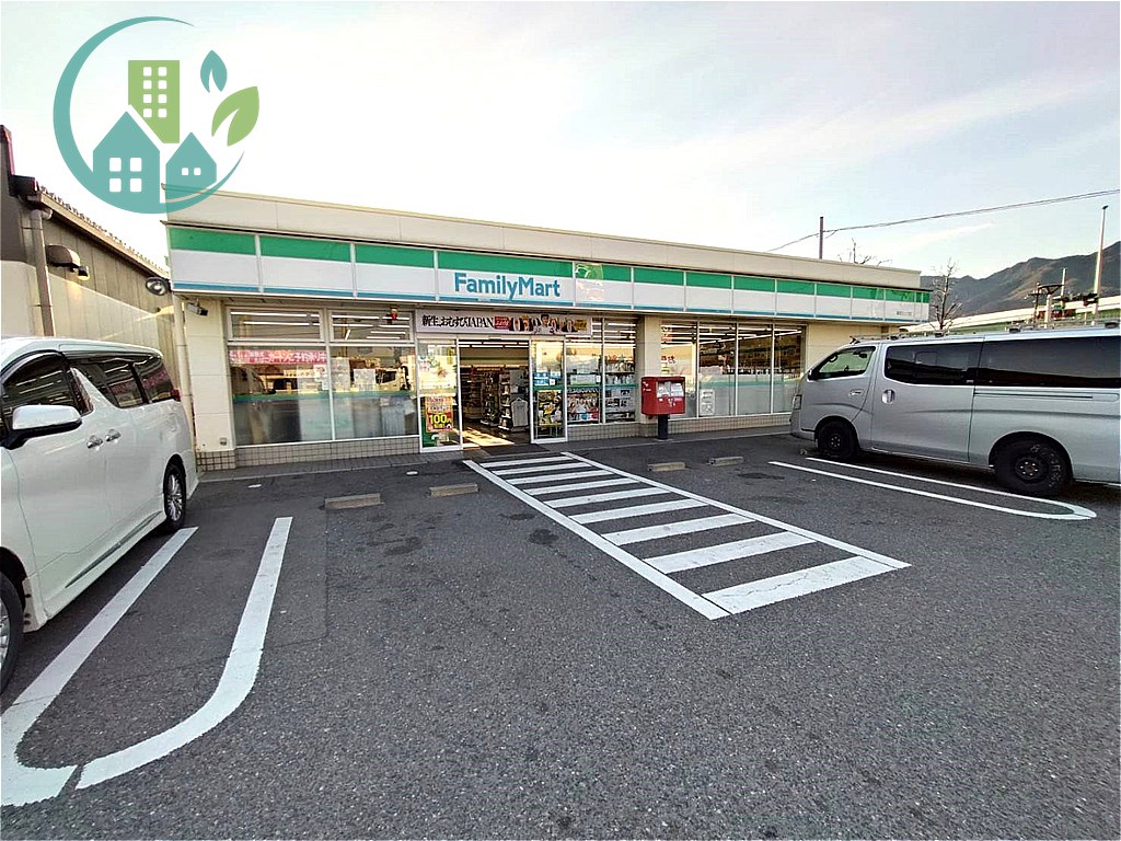 コンビニ　ファミリーマート 摩耶ランプ店（コンビニ）まで728m