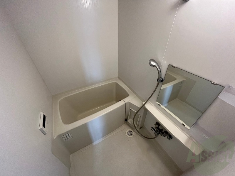 バス・シャワールーム　お風呂になります。一日の疲れを癒してくださいね。