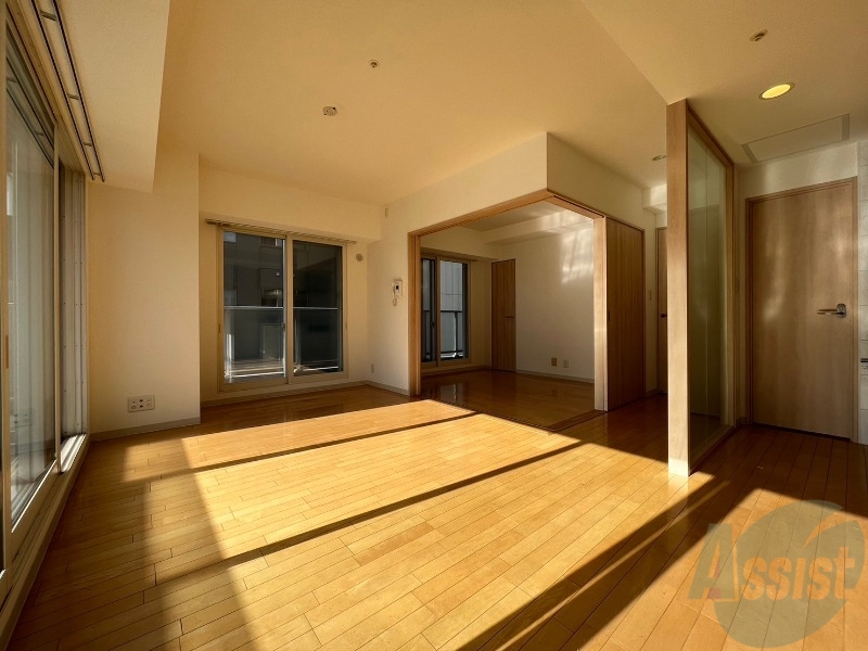 居室・リビング　広くてキレイなお部屋が広がっていて、充実した生活が送れそう。