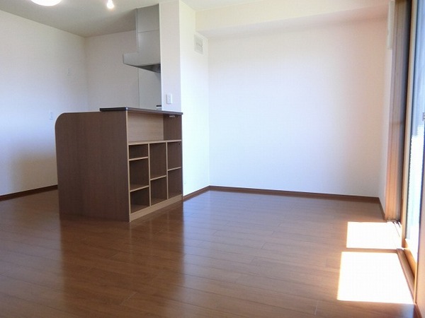 居室・リビング　日が差し込む明るいリビング！