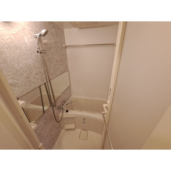 バス・シャワールーム　ゆったり過ごせるお風呂です