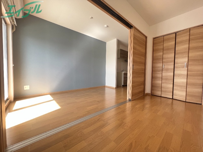 居室・リビング　別部屋参考写真です