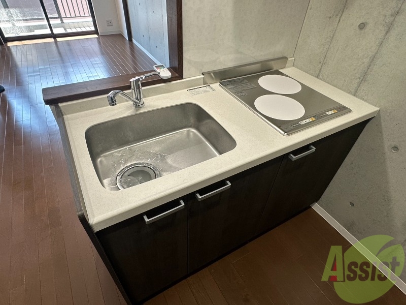 キッチン　キッチンはＩＨなのでお手入れがしやすそうですね。