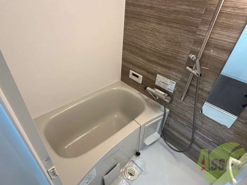 バス・シャワールーム　こちらはお風呂。一日の疲れをここで癒してください。