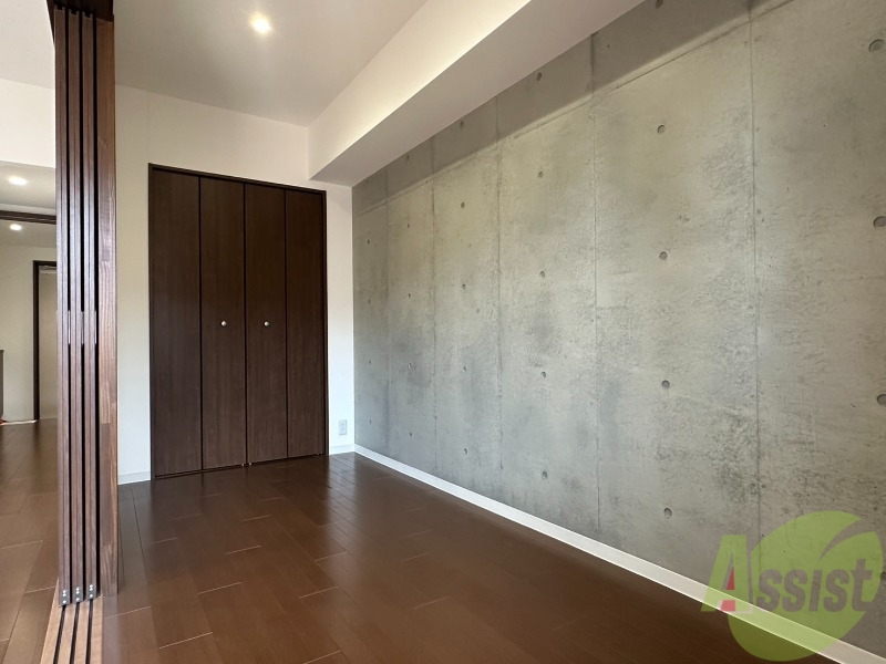 その他部屋・スペース　４．７帖の洋室のお部屋もあります。寝室にしましょう。