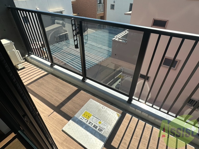 バルコニー　こちらはバルコニー。洗濯物が干せるようになっています。