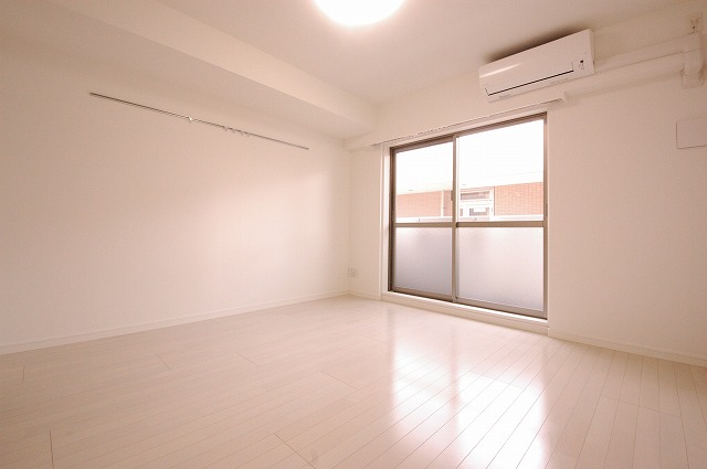 居室・リビング　正方形に近い使いやすいお部屋です