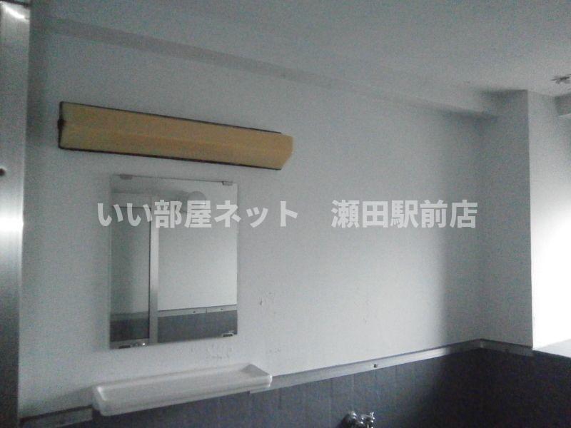 洗面設備　※同建物の別のお部屋の写真です。