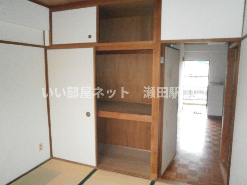 収納　※同建物の別のお部屋の写真です。