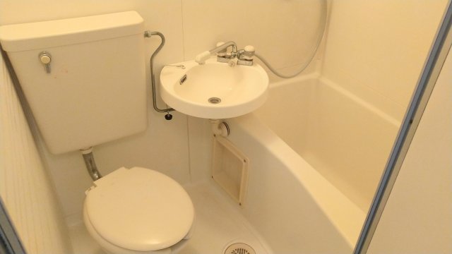 バス・シャワールーム　浴室・洗面・トイレ一体で掃除もラクな水回りです。