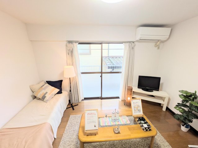 眺望　隣地があるため眺望は控えめ、その分お家賃はお得です！