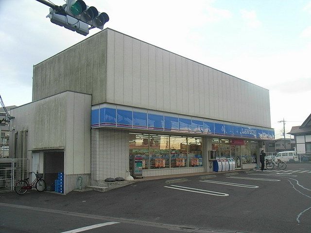 コンビニ　ローソン（コンビニ）まで820m