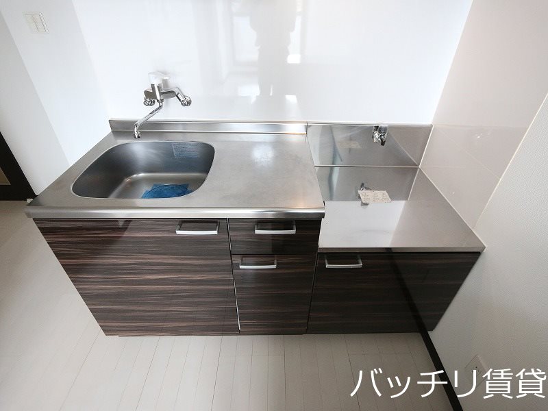 キッチン　同型の別部屋の為、現状優先