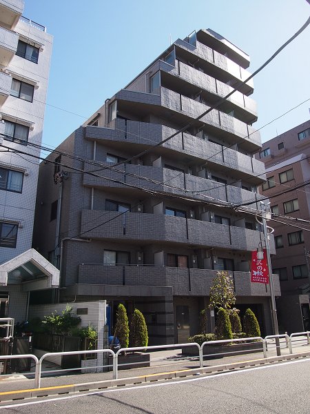 建物外観　鉄筋コンクリート造・総戸数は49戸です。