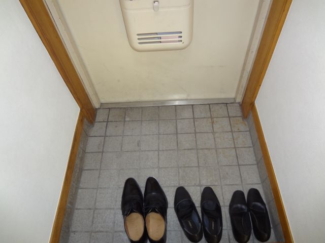 玄関　玄関ポストあるのは便利ですね