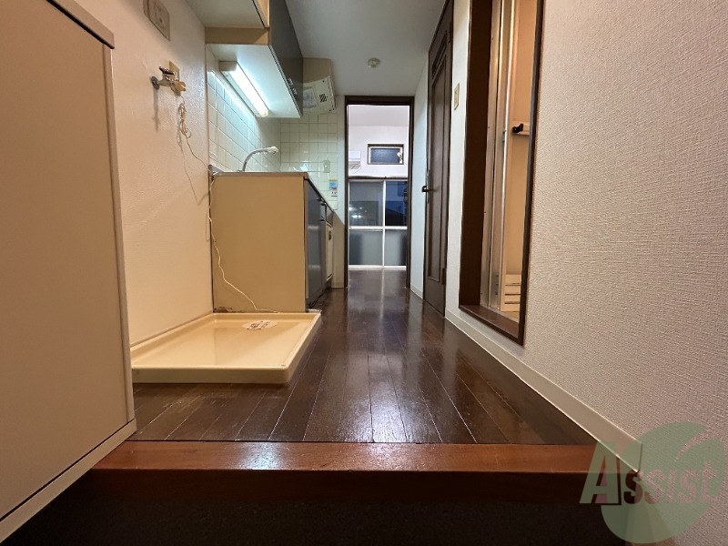 玄関　玄関からの様子を撮影しました。明るい印象です。