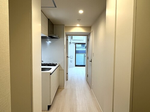 その他　共有部からの室内※同タイプ別部屋2025.12新築未入居撮影