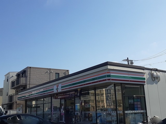 コンビニ　セブンイレブン（コンビニ）まで500m