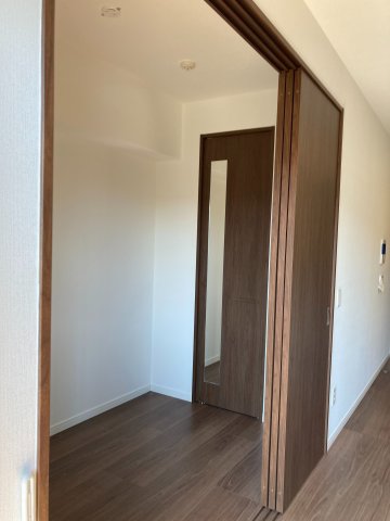その他部屋・スペース　広くて明るい寝室