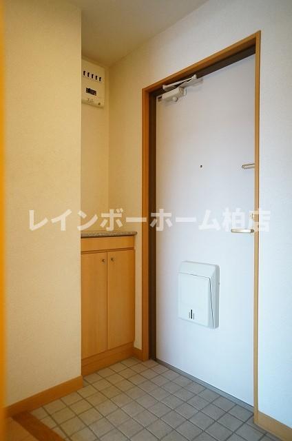 玄関　シューズボックスがあります