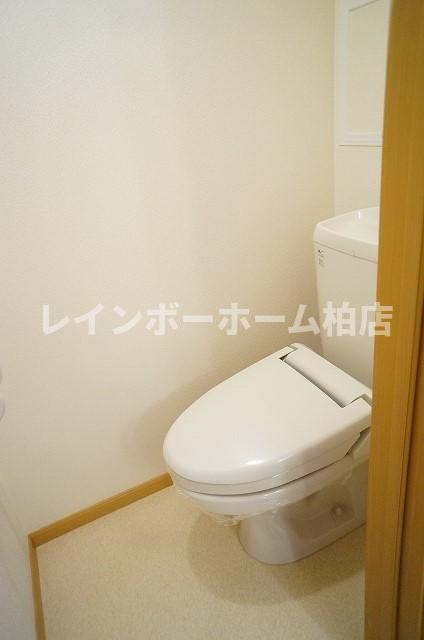 トイレ　温水洗浄便座です