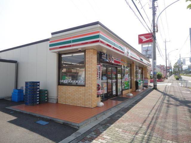 コンビニ　セブンイレブン（コンビニ）まで547m