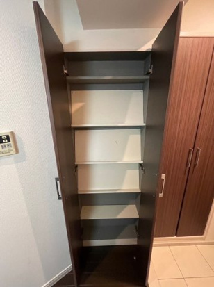 玄関　弊社は都内全域の物件をご紹介可能です！