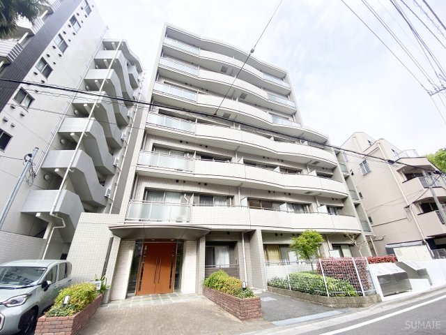 建物外観　鉄筋コンクリート造マンション。
