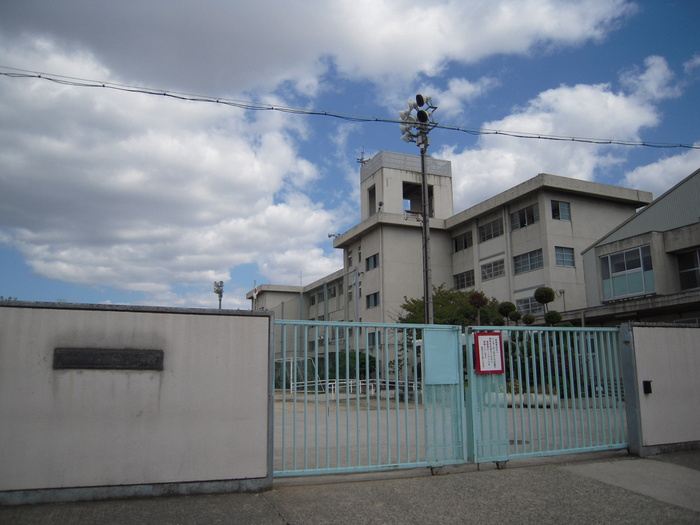 中学校　第8中学校（中学校）まで565m