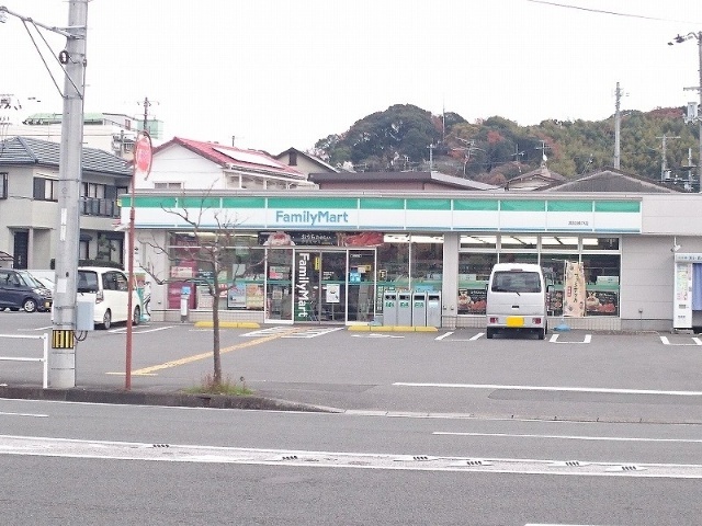 コンビニ　ファミリーマート高知瀬戸店（コンビニ）まで396m