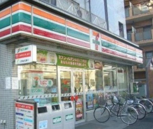 コンビニ　セブンイレブン千住桜木店（コンビニ）まで450m