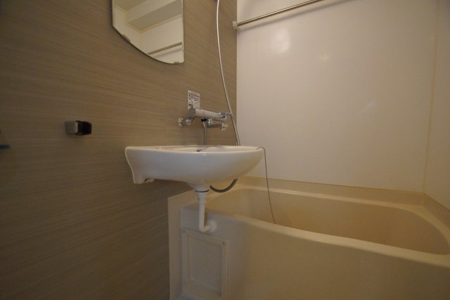 バス・シャワールーム　バス・トイレ別です