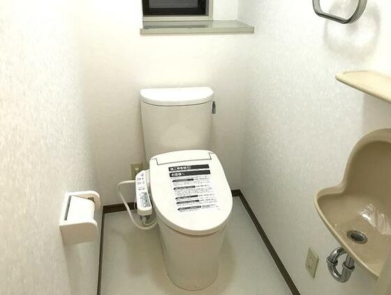 トイレ　※別部屋参考写真（反転あり）