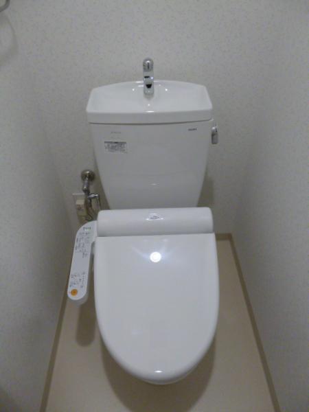 トイレ　快適な温水洗浄便座♪※室内写真は同物件他室です。